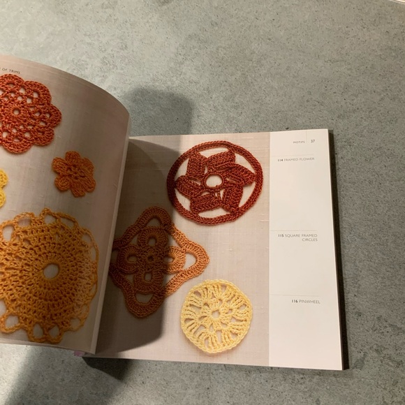 150 Crochet Trims Pattern Book by Susan Smith - Picture 3 of 8